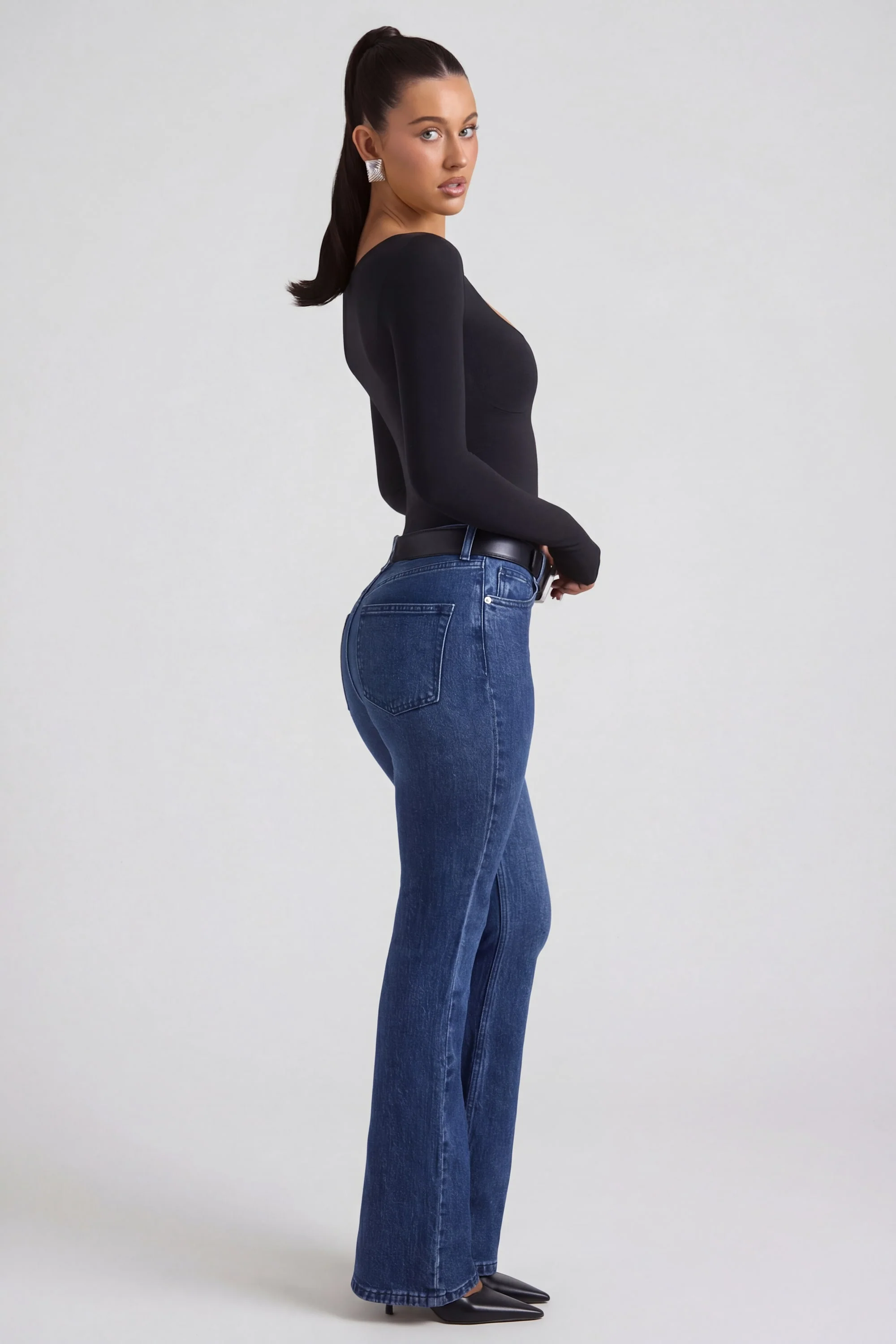 High-Rise Flared Jeans in Indigo Wash - Image 3
