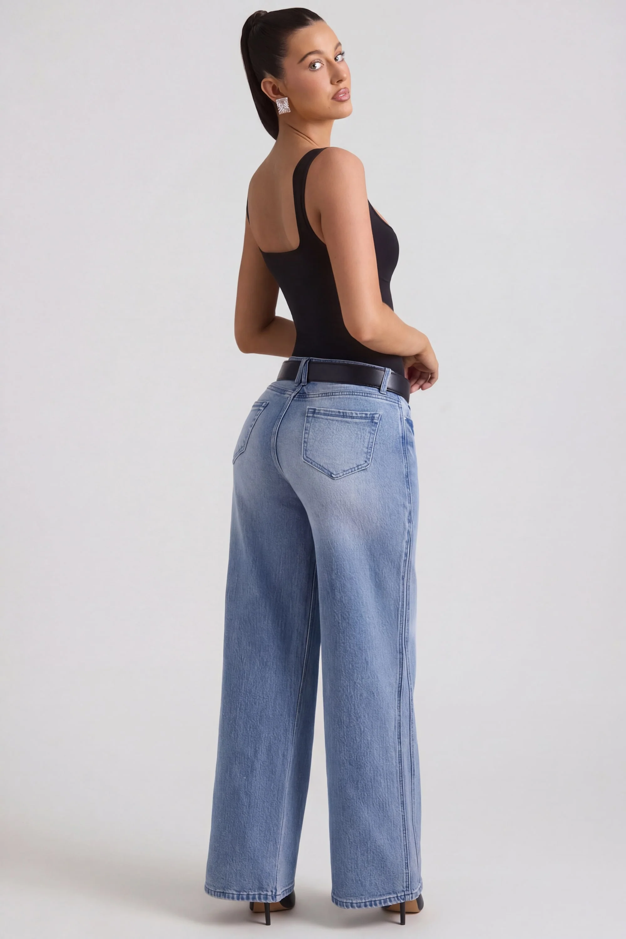 Low-Rise Wide-Leg Jeans in Vintage Wash - Image 2
