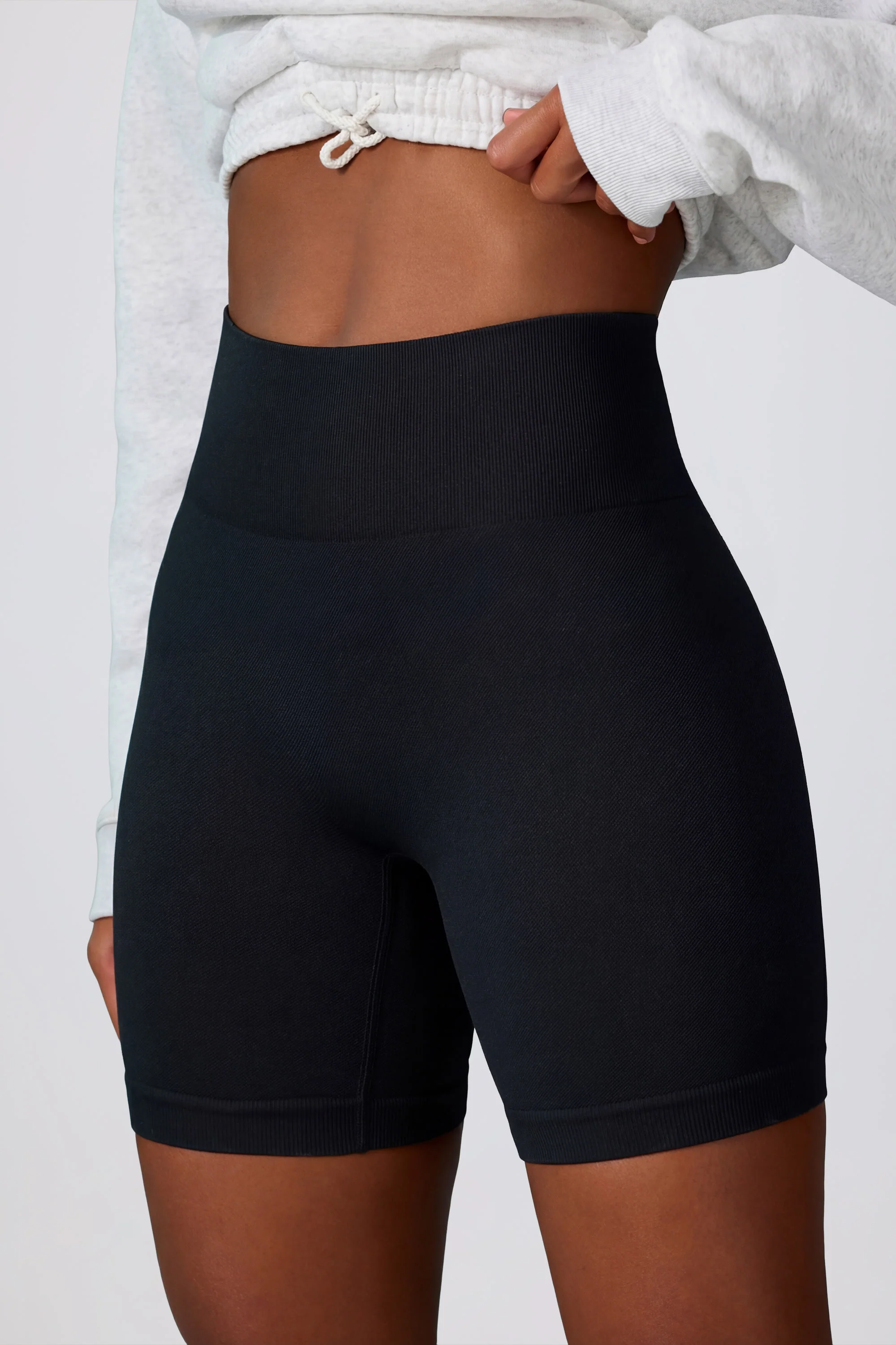 Super Sculpt Seamless Biker Shorts in Black - Image 5