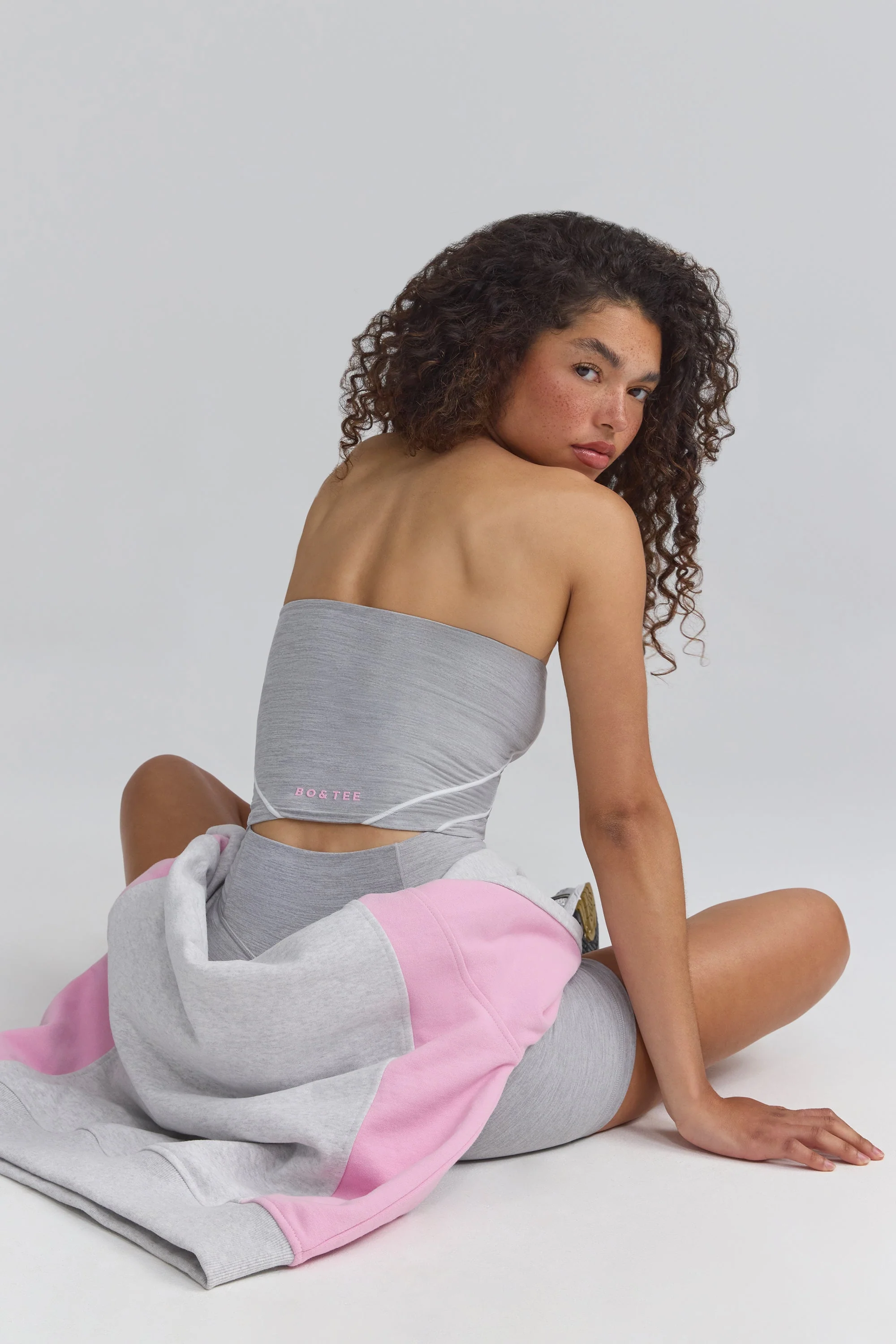Soft Active Contrast-Trim Bandeau Top in Marl Grey - Image 5