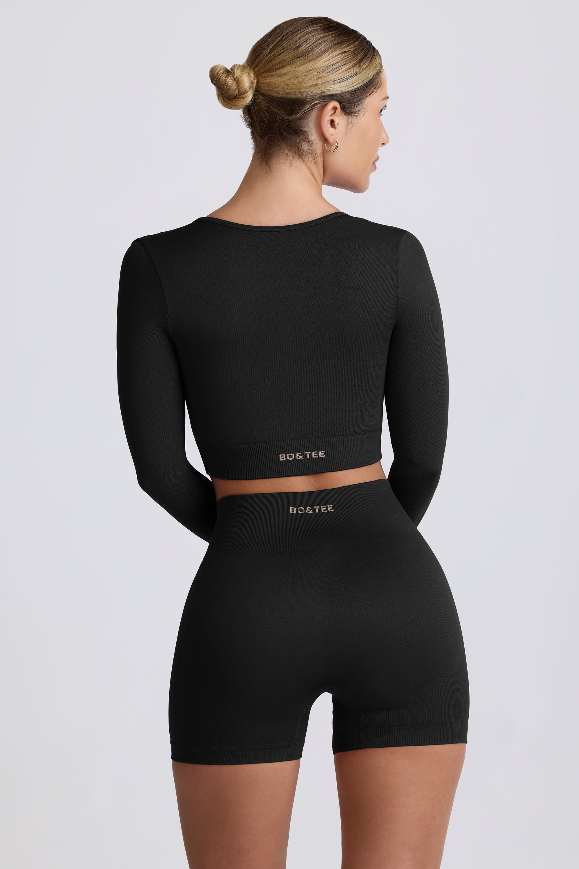 Super Sculpt Seamless Long-Sleeve Crop Top in Black - Image 3