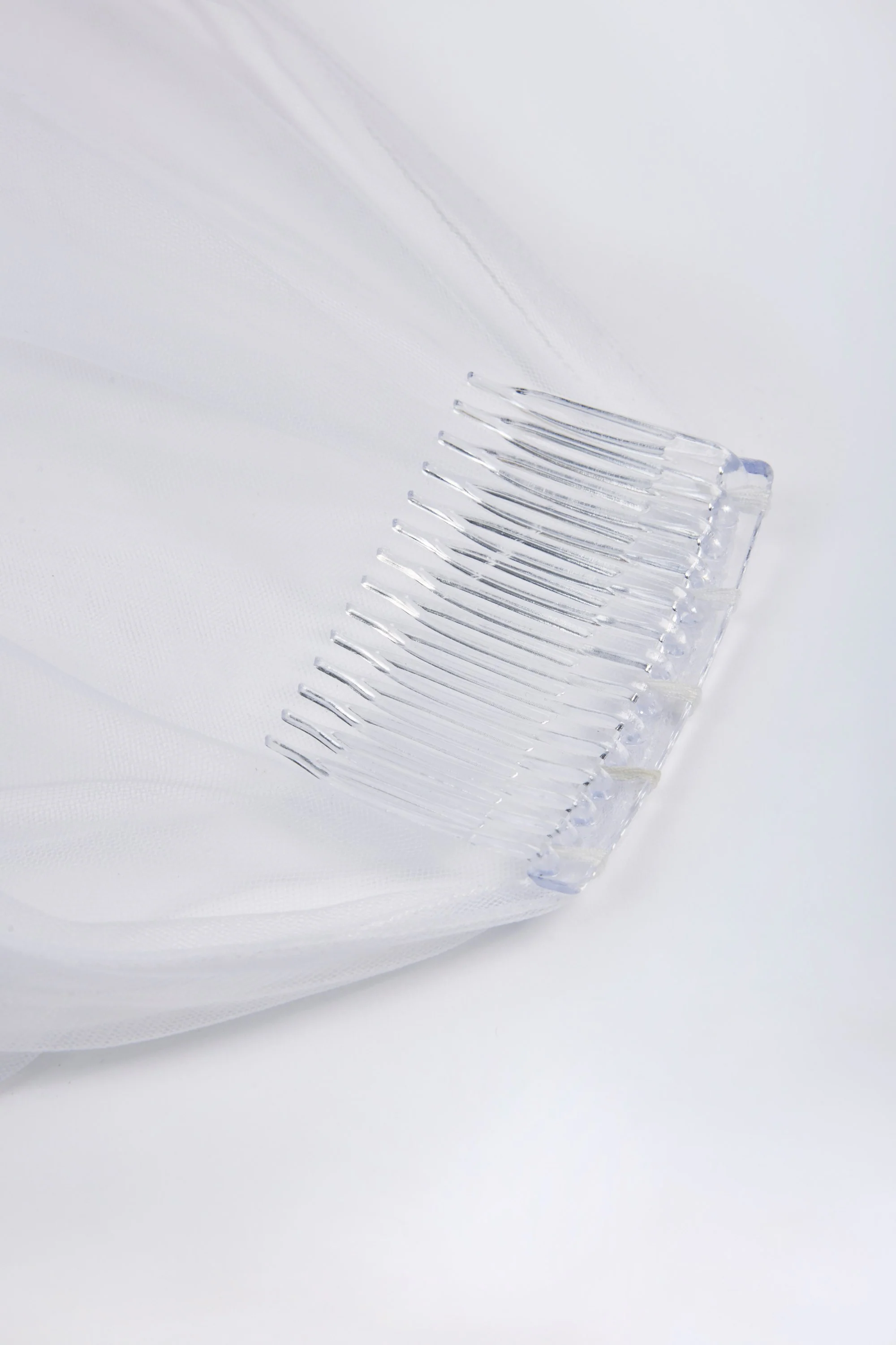 Lace-Trim Veil in White - Image 6